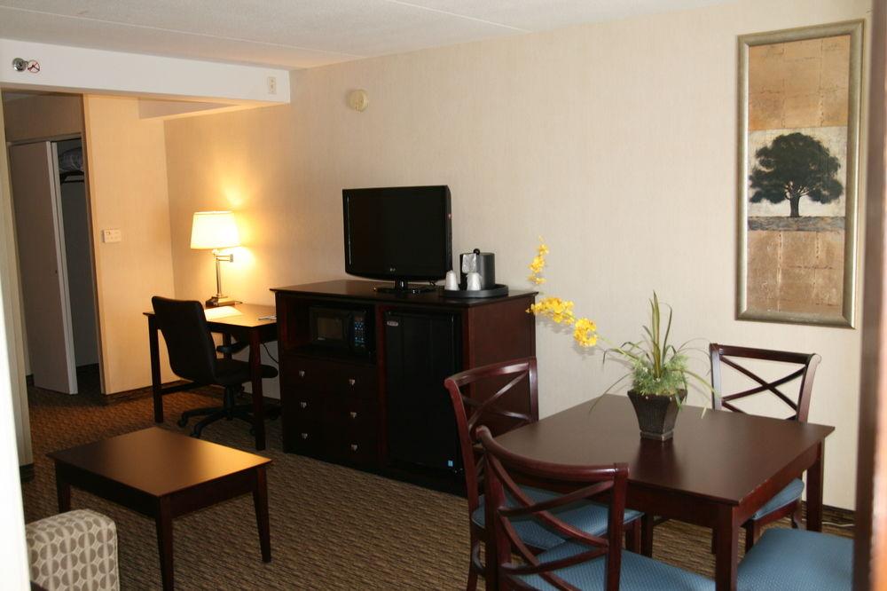 Fairfield Inn & Suites Springfield Enfield Exteriör bild