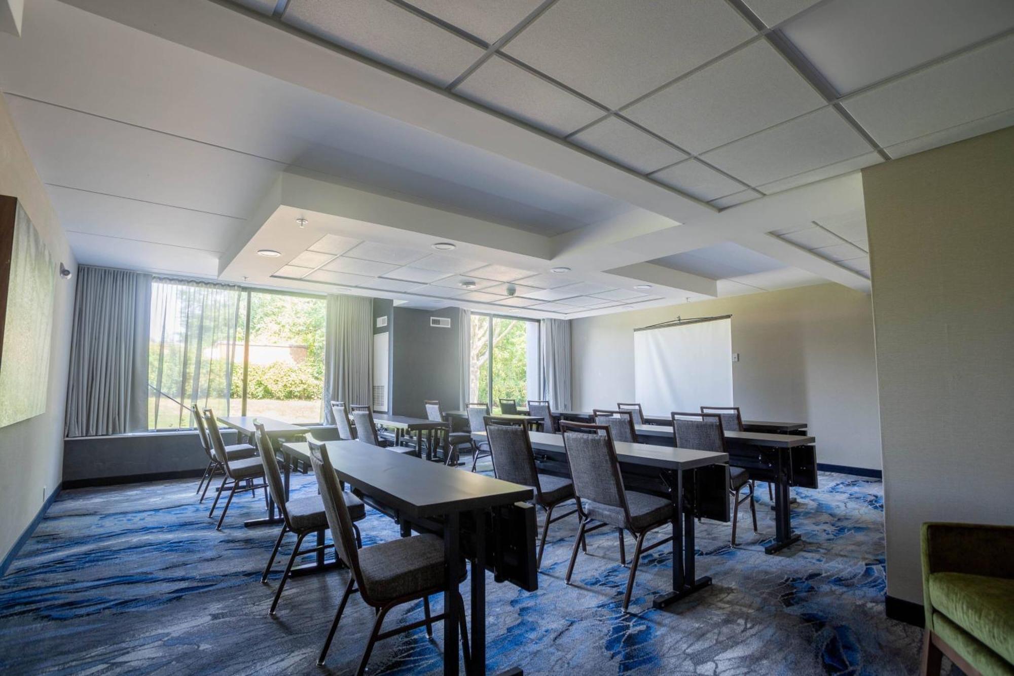 Fairfield Inn & Suites Springfield Enfield Exteriör bild